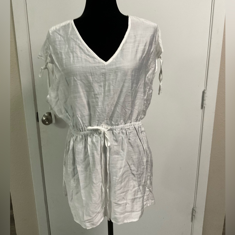 SHEIN White V-Neck Top, Size XL